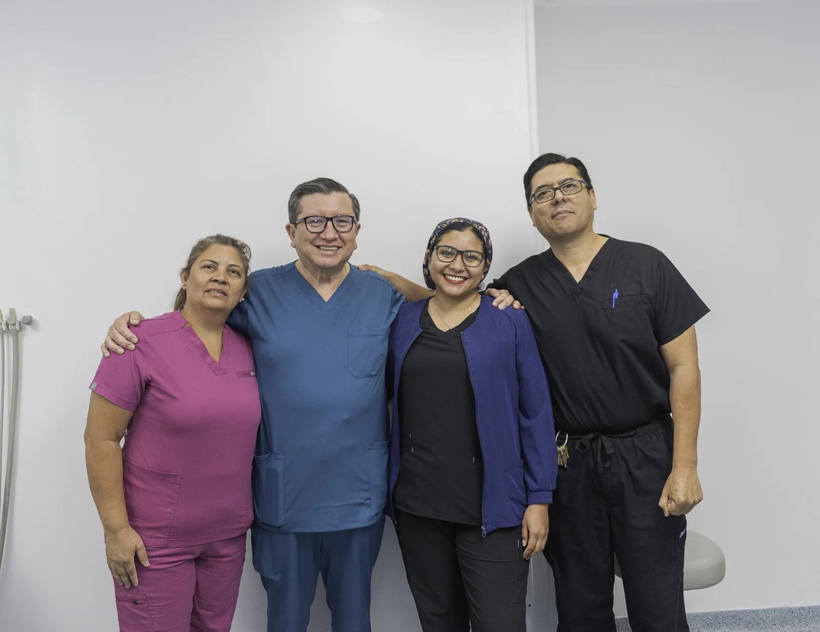Odontopediatra Monterrey. dr Gabriel Morales Ríos y equipo